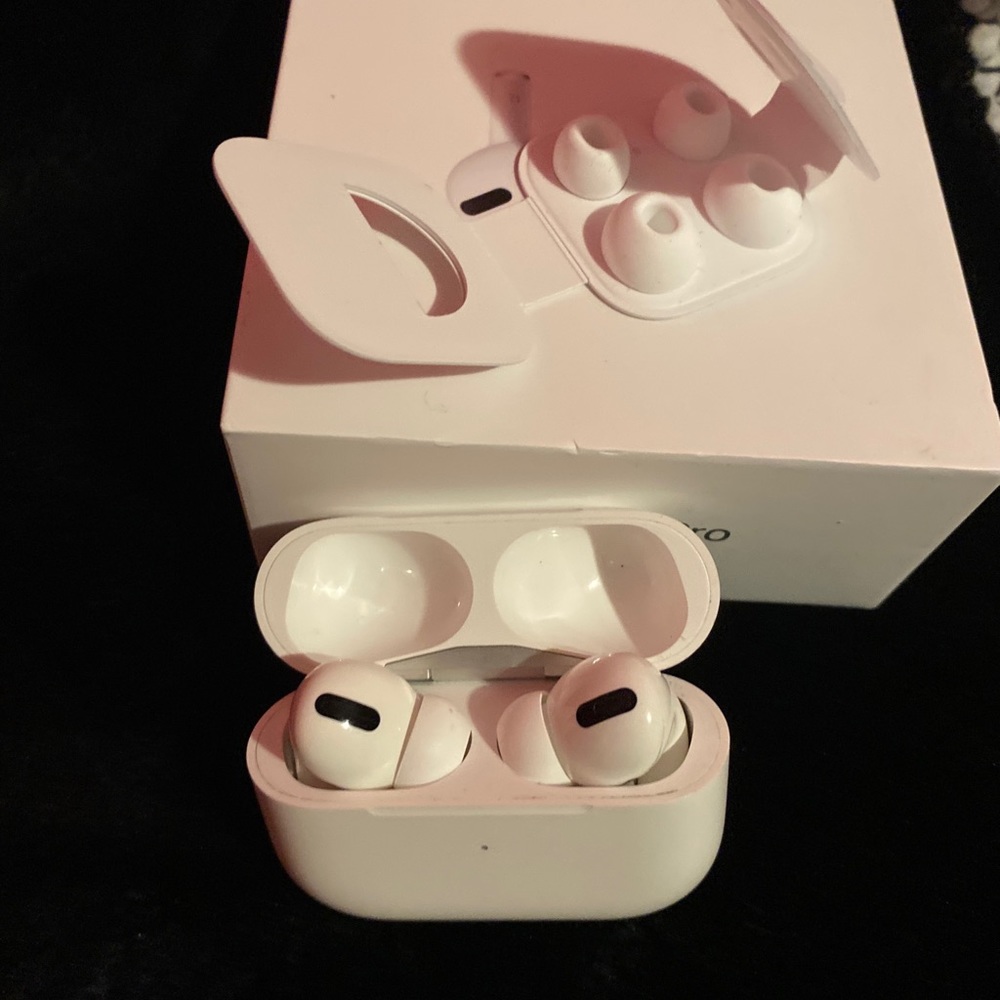 AIRPODS